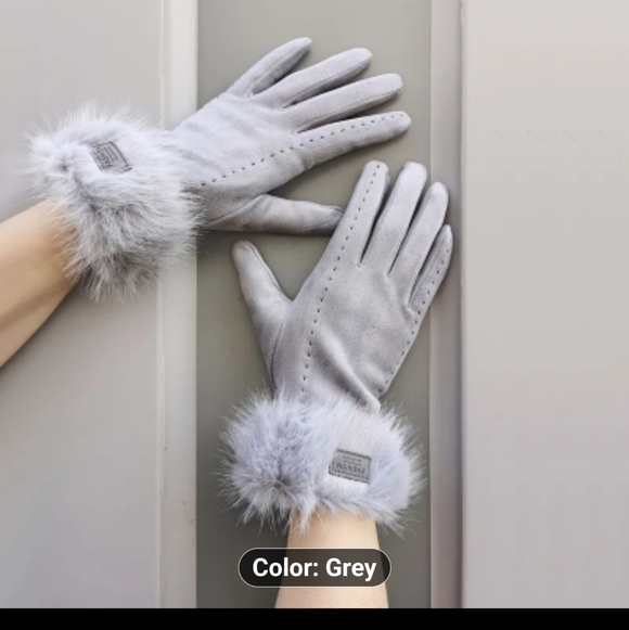 Accessories - Elegant Grey  Faux Fur-Trimmed Gloves